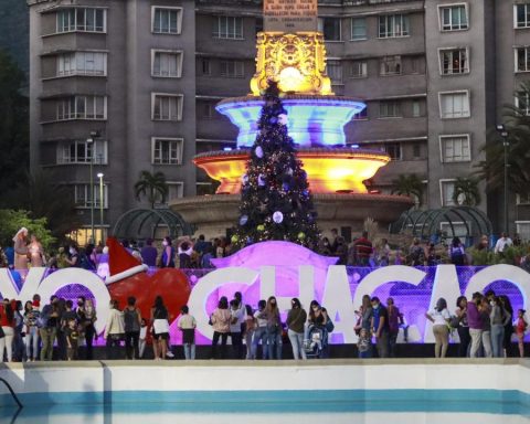 Chacao gets ready to say goodbye to the year in Plaza Francia in Altamira