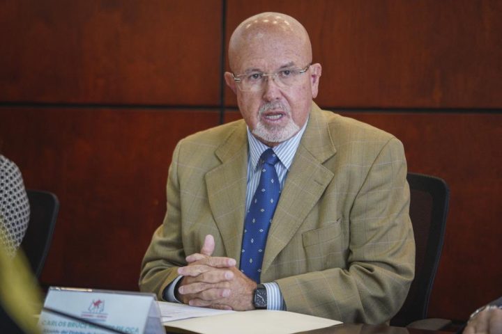 Charles Bruce: "“I would like to have a leader who inspires and not insults”