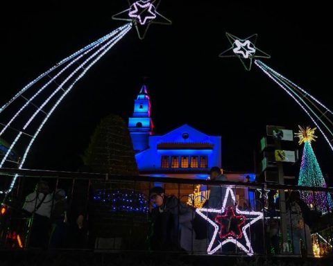 Christmas lighting made with recyclable materials is in Bogotá