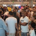 Temporada navideña convierte el AILA en centro de encuentros fervorosos entre familiares