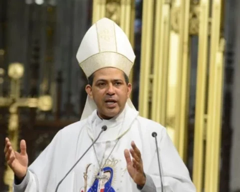 Mons. Carlos Tomás Morel.