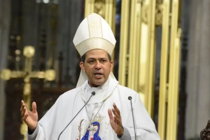 Mons. Carlos Tomás Morel.