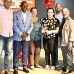 Corpus Montero hizo entrega del reconocimiento.