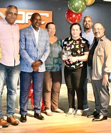 Corpus Montero hizo entrega del reconocimiento.