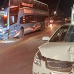 Collision between bus and car leaves material damage on the Central Highway