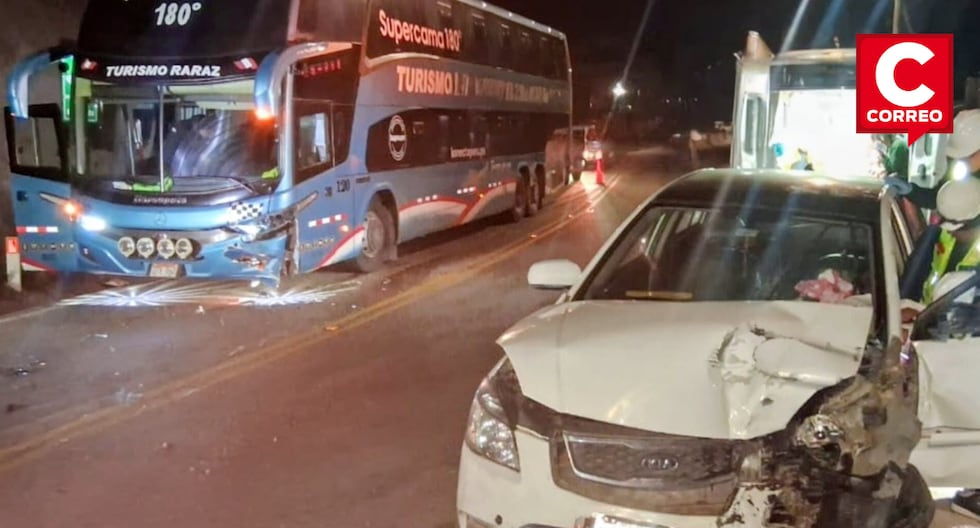 Collision between bus and car leaves material damage on the Central Highway