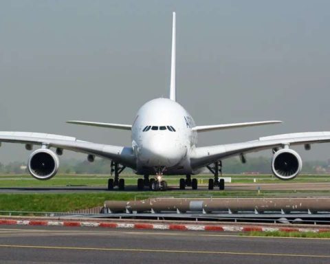 Colombia restores flights with Venezuela