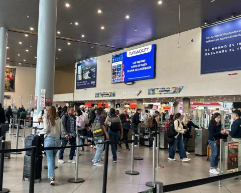 Colombia's airports are preparing to receive 7.4 million passengers between December and January: MinTransporte