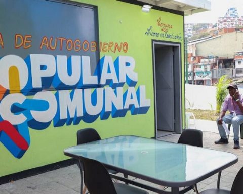 Communal circuits of Caracas must integrate thought tanks