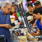 Consumer confidence records its biggest monthly drop since 2021