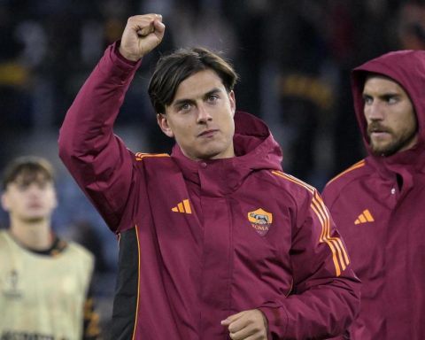 Contacts with Dybala