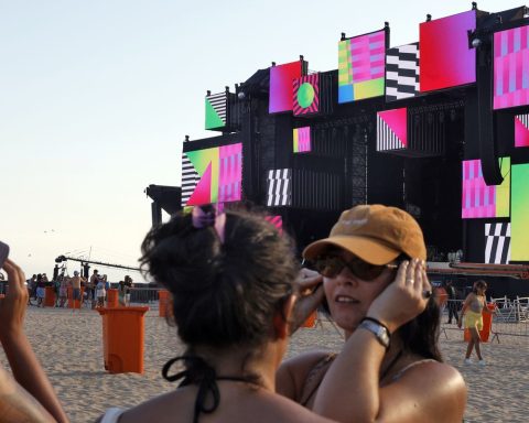 Copacabana is already experiencing an atmosphere of anticipation for the New Year's Eve party