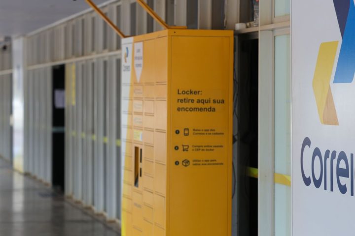 Correios studies opening capital and takes out a loan of R$12 billion