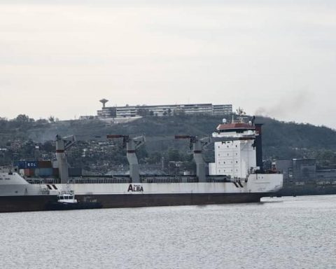 Cuba receives a ship from Alba with materials to repair damage from Hurricane Melissa