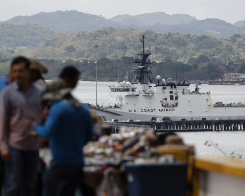 Cuba receives six migrants intercepted at sea by the US