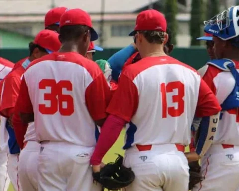 Peloteros cubanos de la categoría sub-18