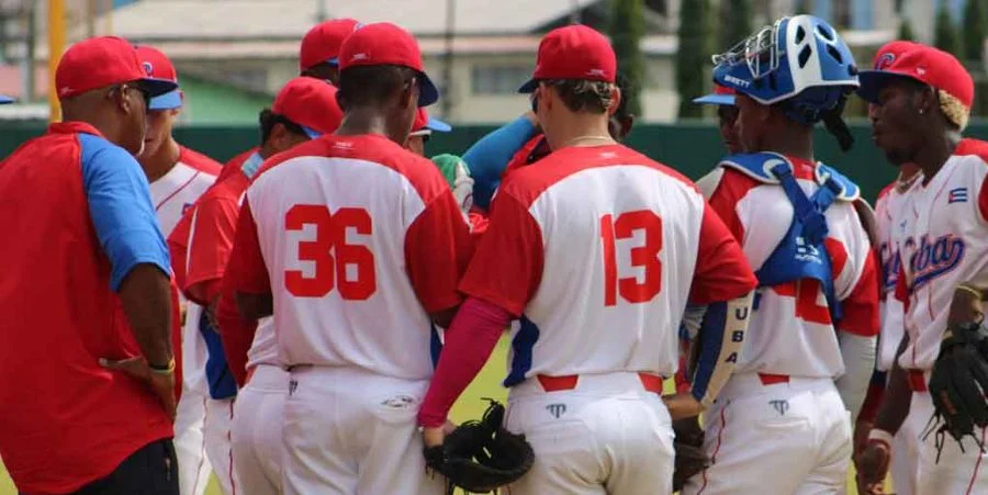 Peloteros cubanos de la categoría sub-18