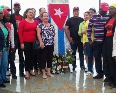 Cuban doctors in Angola spend Christmas without salary and without a date for their vacations