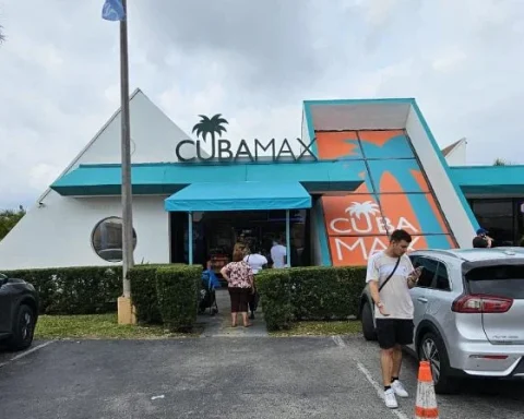 Oficina de Cubamax en Hialeah