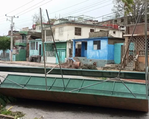 La avenida Trocha, de Santiago de Cuba, tras el paso del huracán Melissa