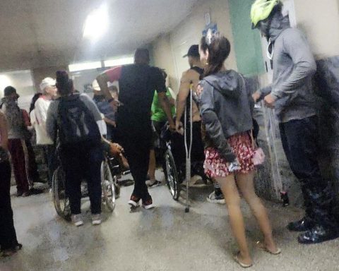 Cuban hospitals continue to be overwhelmed although the incidence of dengue falls almost five points