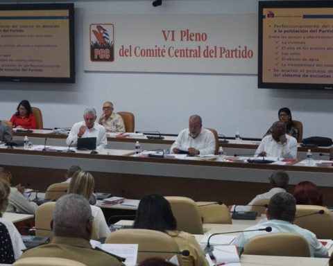 Cubans applaud the reduction of the Plenary Session of the Central Committee: "Let Parliament do the same, totally..."