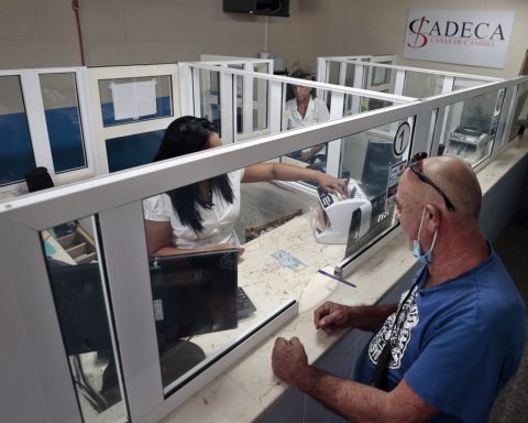 Currencies in Cuba: the dollar drops in the floating rate and the MLC rises like foam in the informal market