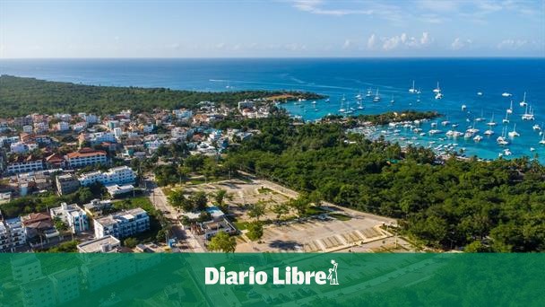 David Collado inaugurates parking for 270 vehicles in Bayahibe