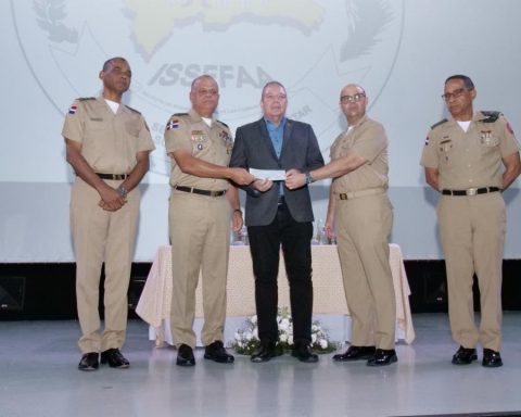 Comienza entrega del ‘Sueldo por Año’ a retirados de las Fuerzas Armadas