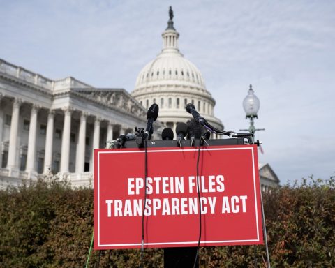 Democrats denounce violation of the law in the Epstein case, with Trump in their sights