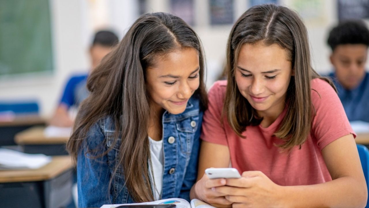 Deputies confirmed which devices will be prohibited in schools in Chile