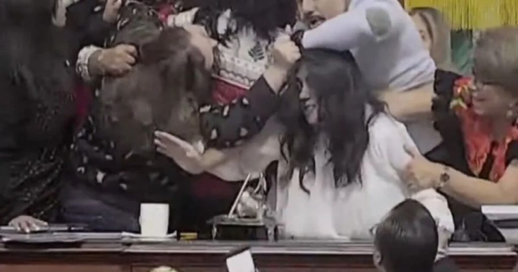Deputies physically attack each other during discussion on the extinction of InfoCDMX