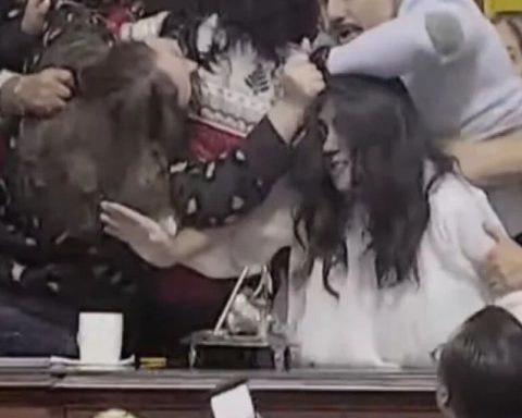 Deputies physically attack each other during discussion on the extinction of InfoCDMX
