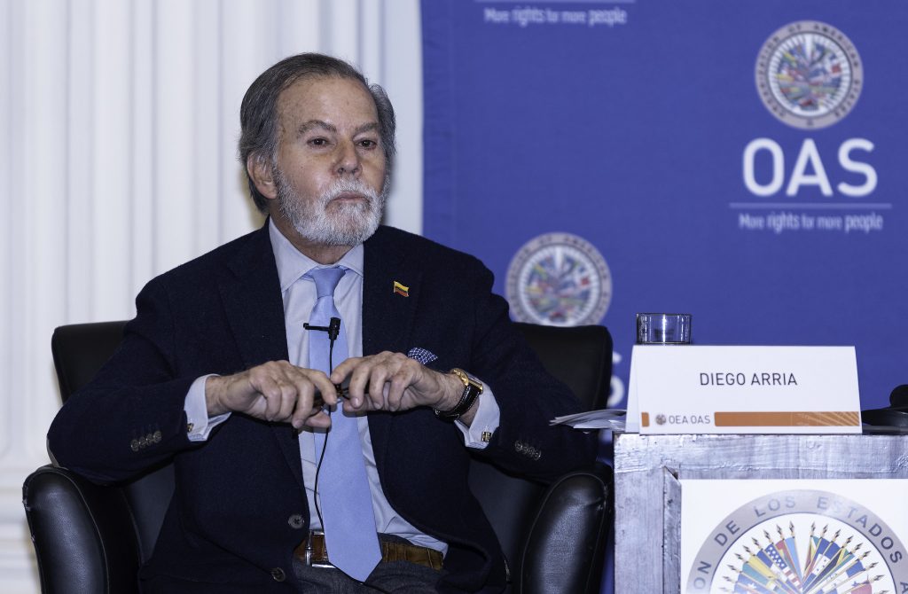 Diego Arria questions Russia's position on US military deployment in the Caribbean