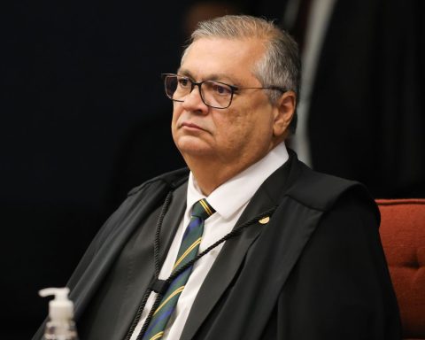 Dino votes to sentence five DF PMs to 16 years by 8/1