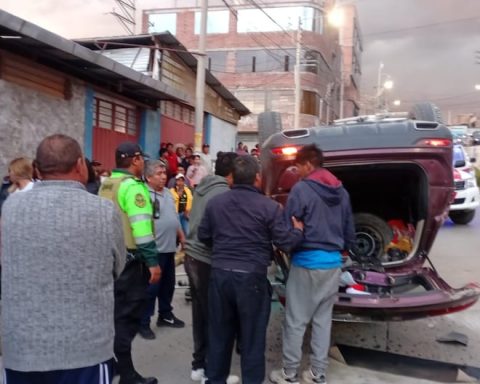 Driver falls asleep and overturns van with six passengers in Huancayo