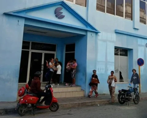 Oficina comercial de ETECSA en Santa Clara