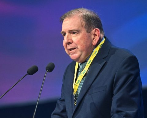 Edmundo González warns that dozens of political prisoners are at risk of death due to lack of medical care