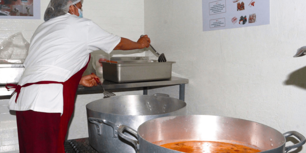 El Torito will have a turkey feast with mango and chipotle sauce on December 24 and 31