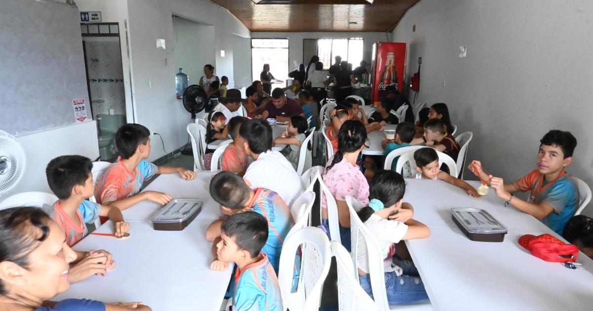 Emergency canteens begin to operate in Paratebueno and Medina after the June earthquake
