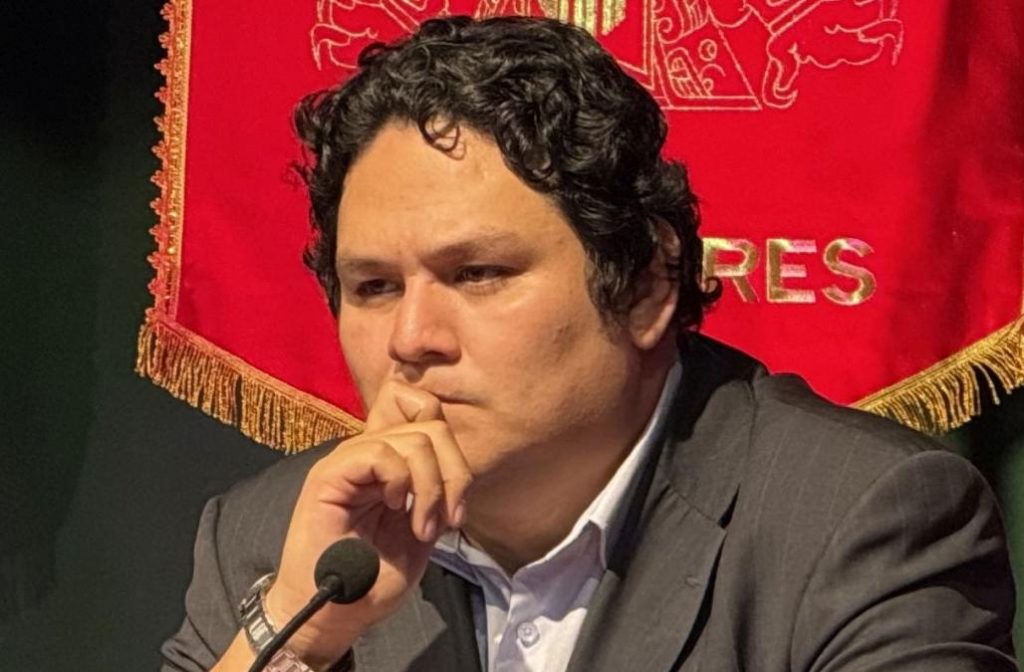 Enrique Valderrama continues to lead the votes in the internal elections of the APRA party