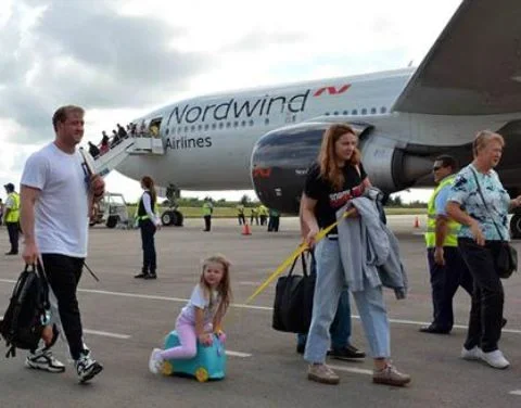 Turistas arribando a Cuba