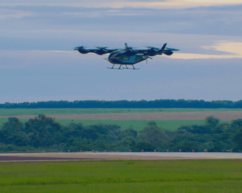 Eve, from Embraer, makes the first flight of the prototype "flying car"