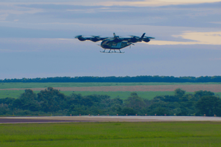 Eve, from Embraer, makes the first flight of the prototype "flying car"