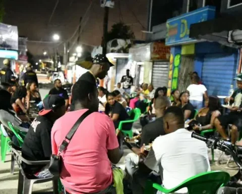 Horarios extendidos en Navidad: ¿Beneficio para unos y exclusión para otros?