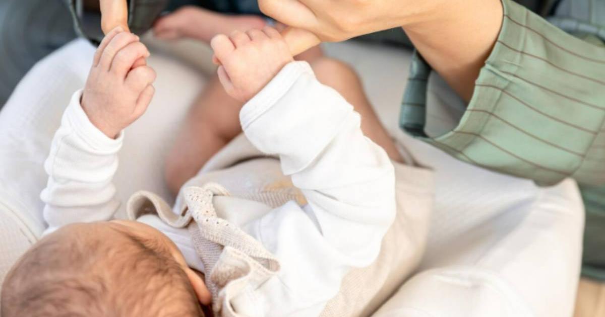 Eye! It is no longer mandatory to put the father's last name first: this is how the new law works