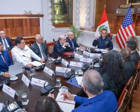 FBI and DEA Mission meets with Executive to advise on national security plan