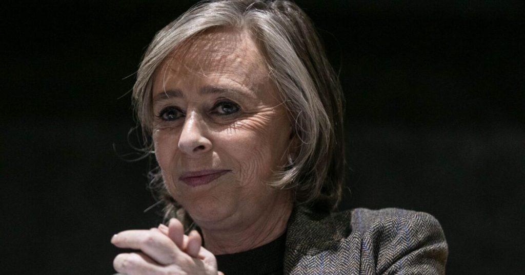 FGR reviews investigation against María Amparo Casar; denies action by order