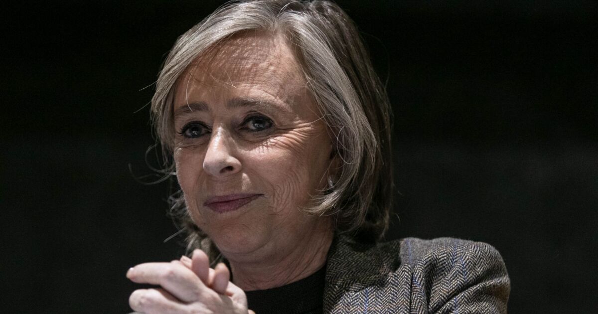 FGR reviews investigation against María Amparo Casar; denies action by order