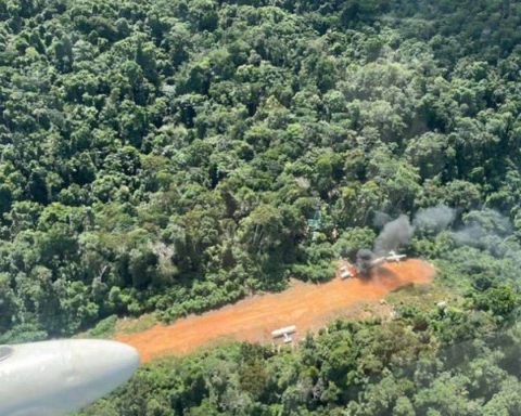 Fanb destroys eight aircraft and four drug trafficking camps in Amazonas